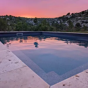 https://aquarius-in-cassis-chambres-dhotes.fr-provencehotel.com